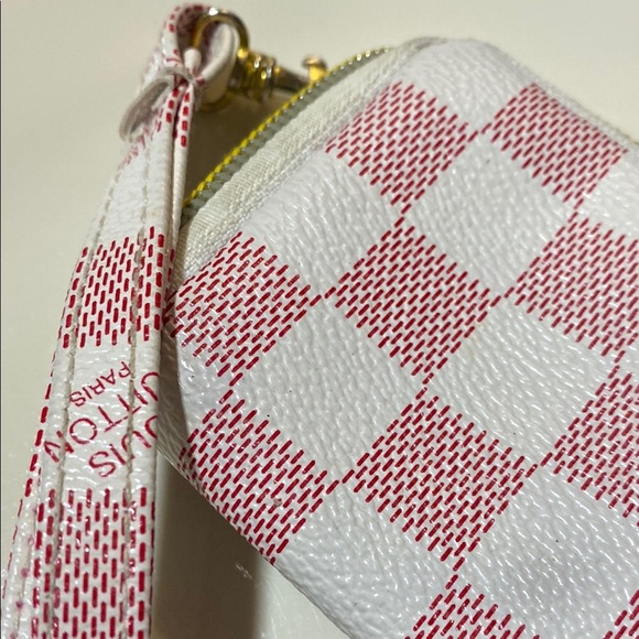 White and Red Checkered Wristlet - Picture 2 of 6
